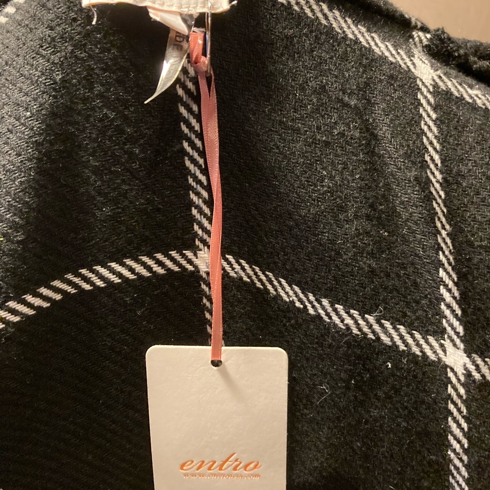 Entro Black and White Cape with Plaid Pattern - Picture 7 of 7